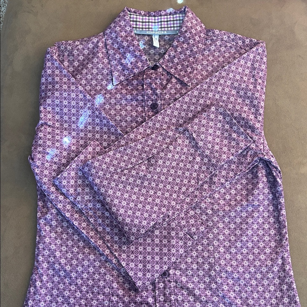 Cinch Purple Patterned Button-Up Shirt
Size XS
Worn one time